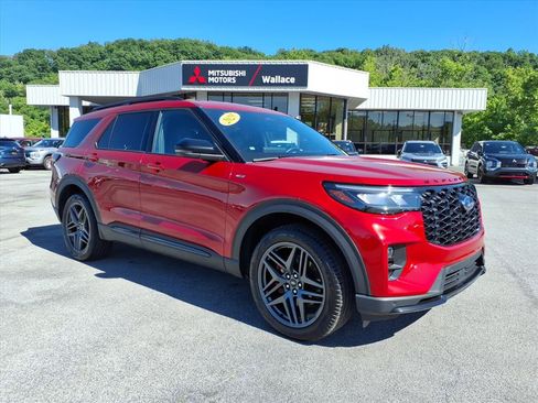 Used 2025 Ford Explorer ST-Line w/ ST-Line Street Pack AWD/4WD image 7