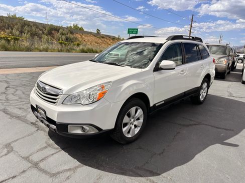 Used 2012 Subaru Outback 2.5i Premium AWD/4WD image 2