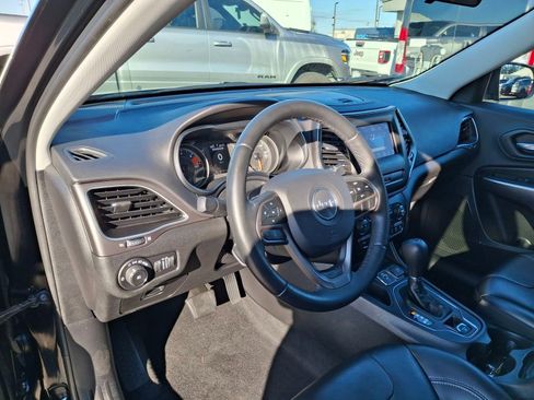 Certified 2019 Jeep Cherokee Latitude Plus image 16