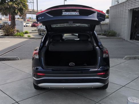 Used 2023 Audi Q4 e-tron Premium w/ Convenience Package image 19