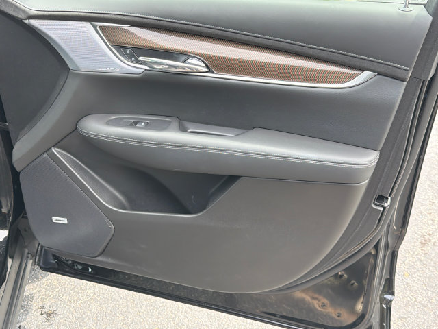 Used 2024 Cadillac XT6 Premium Luxury w/ Platinum Package FWD image 16