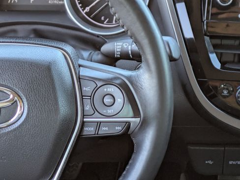 Used 2023 Toyota Camry XLE image 21