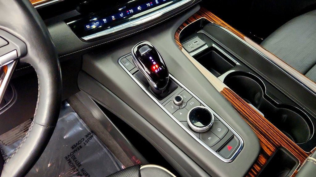 Used 2022 Cadillac Escalade Premium Luxury w/ Performance Package AWD/4WD image 17