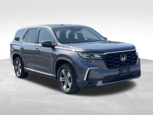 Used 2025 Honda Pilot EX-L image 3