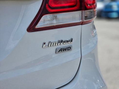 Used 2017 Hyundai Santa Fe Limited AWD/4WD image 12
