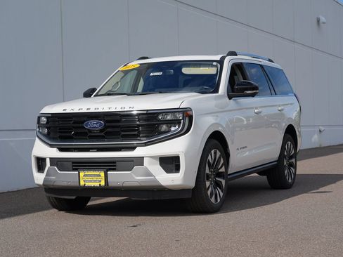Used 2025 Ford Expedition Platinum w/ Driver's Package AWD/4WD image 7