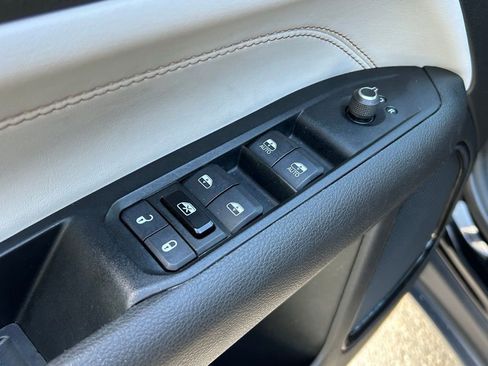 Certified 2022 Jeep Compass Limited image 25