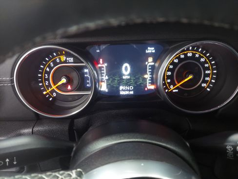 Used 2018 Jeep Wrangler Unlimited Sahara w/ Cold Weather Group AWD/4WD image 8