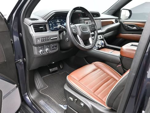 Used 2023 GMC Yukon Denali Ultimate AWD/4WD image 4