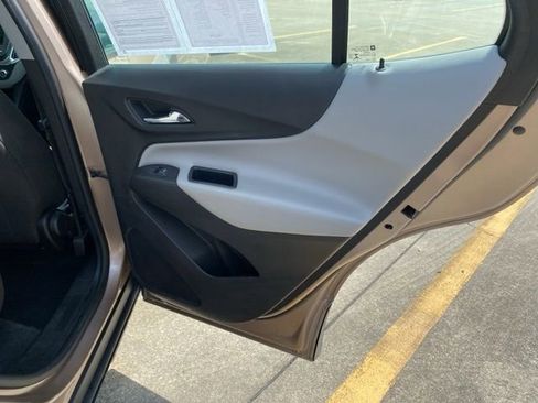 Used 2019 Chevrolet Equinox LS image 19