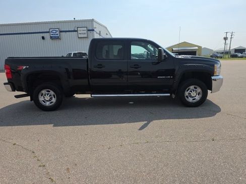 Used 2009 Chevrolet Silverado 2500 LT w/ Exterior Plus Package AWD/4WD image 6