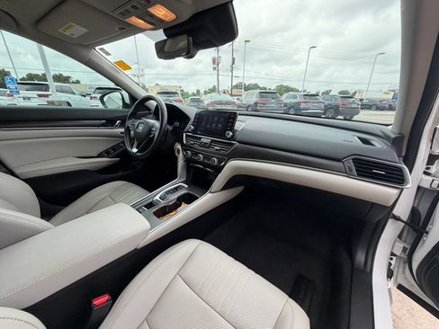 Used 2021 Honda Accord Touring image 30