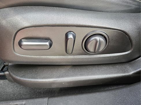 Used 2021 GMC Acadia SLT w/ Elevation Edition image 16