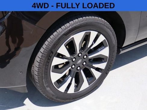 Used 2025 Ford Expedition Platinum w/ Driver's Package AWD/4WD image 2