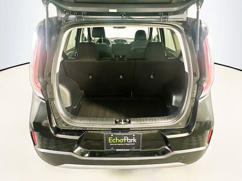 Used 2025 Kia Soul LX w/ LX Technology Package FWD image 29