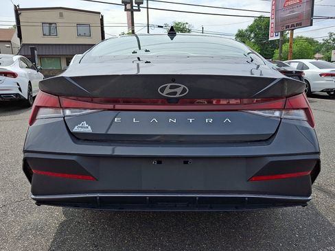 Used 2024 Hyundai Elantra SEL FWD image 4