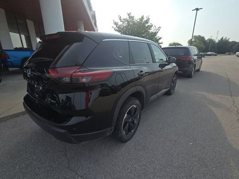 Used 2024 Nissan Rogue SV AWD/4WD image 9