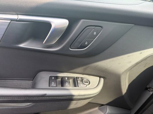 Certified 2025 Buick Enclave Preferred FWD image 17
