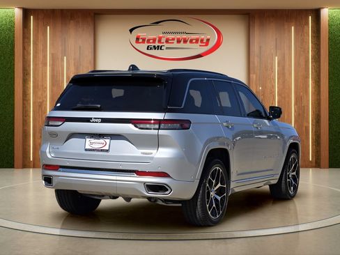 Used 2025 Jeep Grand Cherokee Summit AWD/4WD image 5