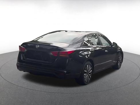 Used 2025 Nissan Altima 2.5 SV FWD image 14