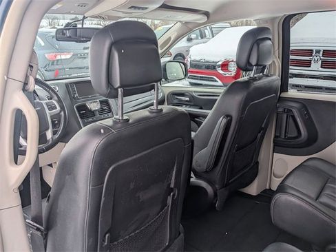 Used 2014 Chrysler Town & Country Touring image 21