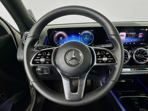 Used 2023 Mercedes-Benz EQB 300 4MATIC image 11