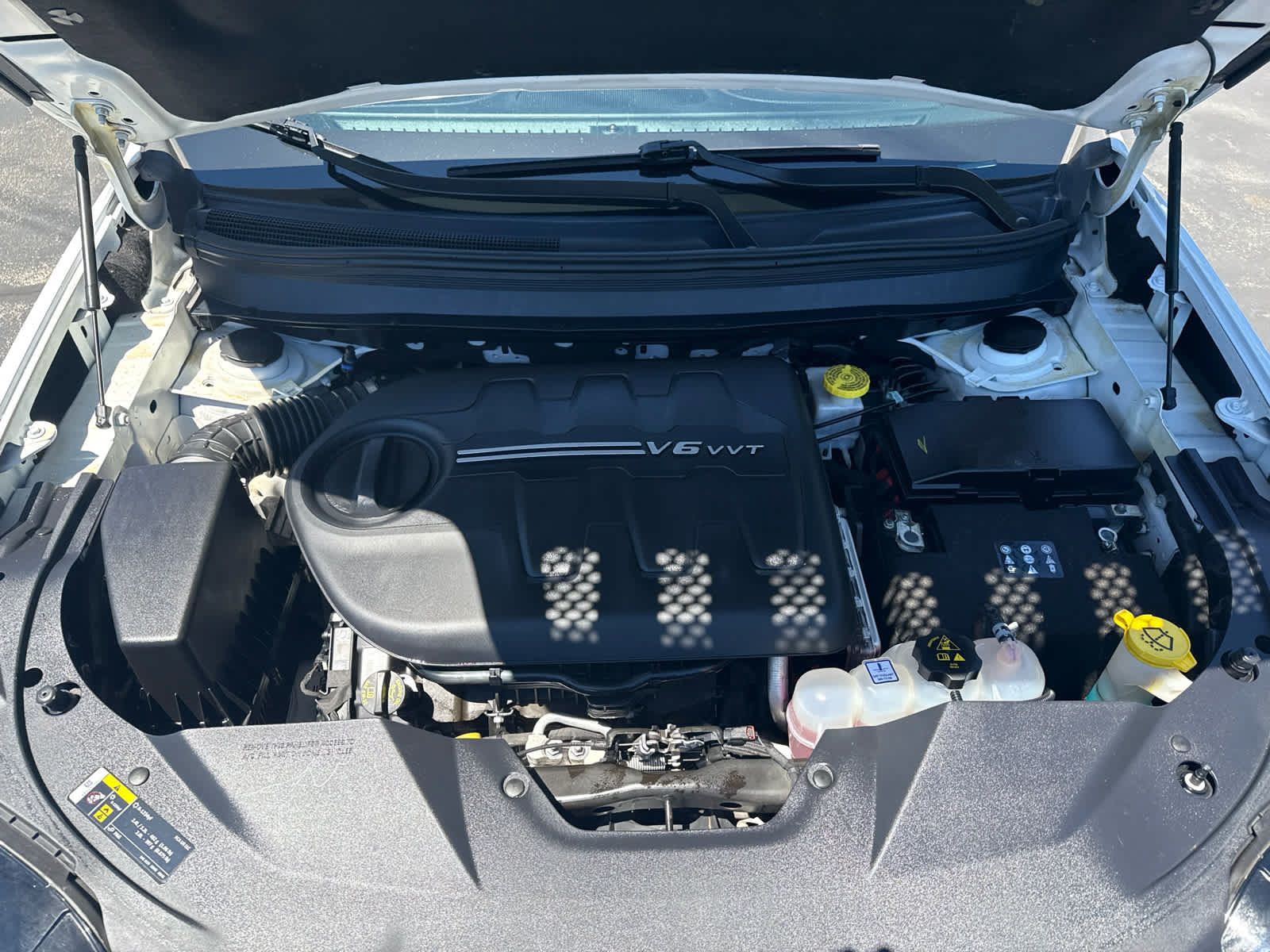 Used 2019 Jeep Cherokee Latitude Plus w/ Comfort/Convenience Group AWD/4WD image 17