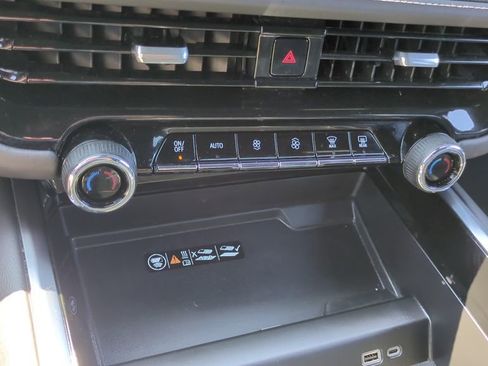 Used 2025 Chevrolet Tahoe Z71 AWD/4WD image 19