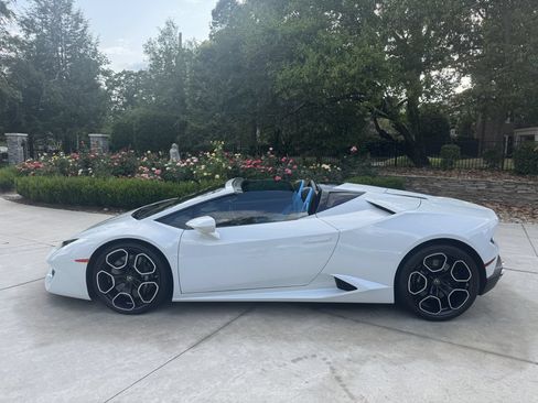 Used 2017 Lamborghini Huracan LP 580-2 RWD image 2