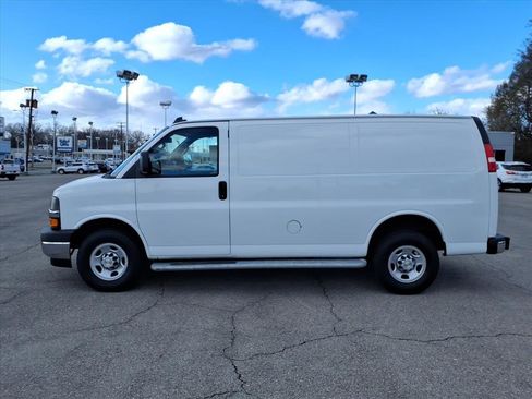 Used 2024 Chevrolet Express 2500 w/ Driver Convenience Package image 7