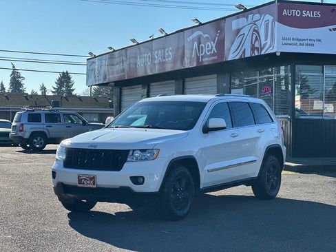 Used 2011 Jeep Grand Cherokee Laredo AWD/4WD image 3