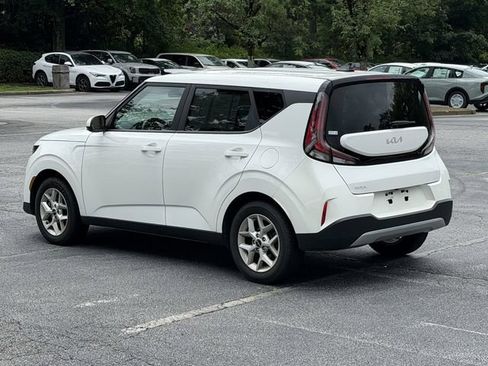Certified 2024 Kia Soul LX w/ Option Group 015 FWD image 3