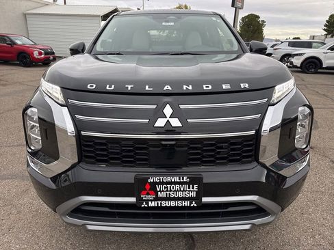 New 2025 Mitsubishi Outlander SE image 2