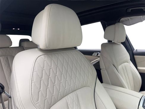 Used 2022 BMW X7 xDrive40i w/ M Sport Package image 50