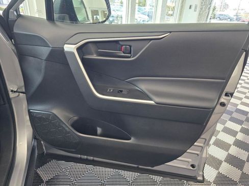 Used 2025 Toyota RAV4 LE image 88