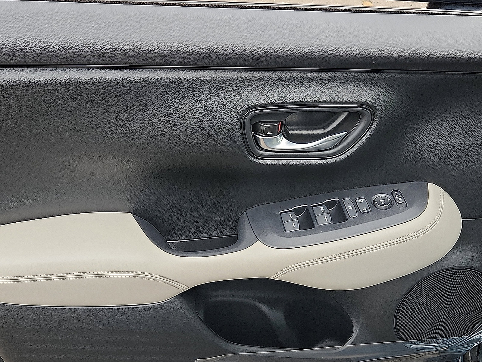New 2027 Honda HR-V LX image 8
