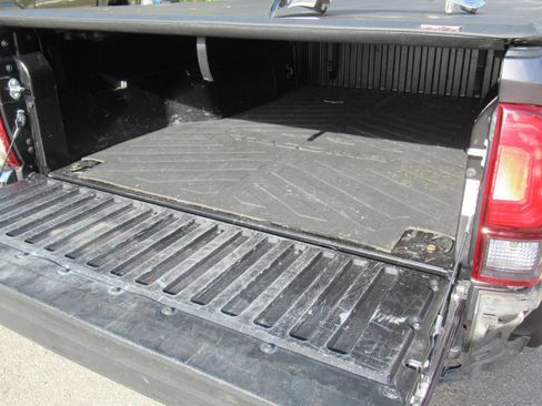 Used 2021 Toyota Tacoma SR5 AWD/4WD image 7