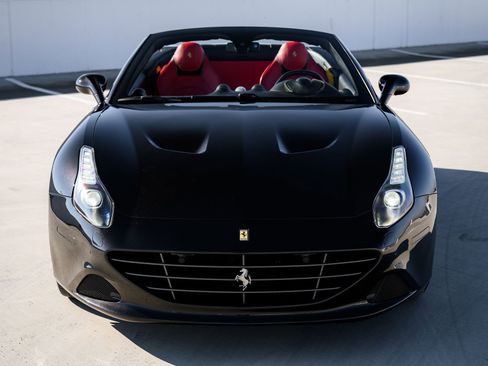 Used 2017 Ferrari California T image 19