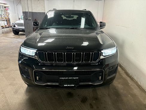 Used 2023 Jeep Grand Cherokee L Overland w/ MOPAR Finishing Package image 5