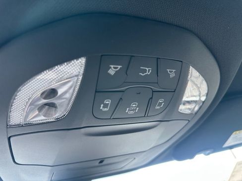 New 2026 Chrysler Pacifica Select image 21