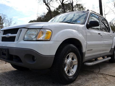 Used 2002 Ford Explorer Sport Trac 4x4 image 2