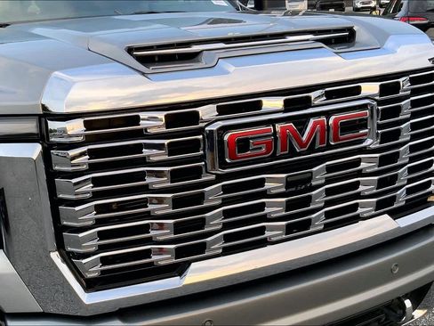 Used 2025 GMC Sierra 2500 Denali w/ Denali Reserve Package AWD/4WD image 29