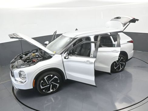 Used 2022 Mitsubishi Outlander SE image 70