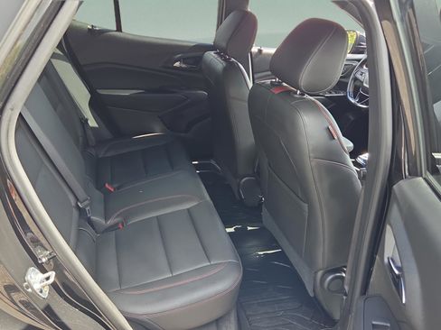 Used 2024 Chevrolet Trax RS w/ Sunroof Package FWD image 14