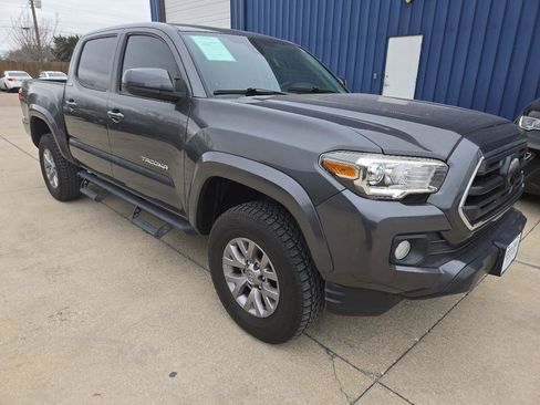 Used 2018 Toyota Tacoma SR5 image 3