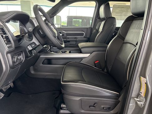 New 2026 RAM 3500 Laramie AWD/4WD image 17