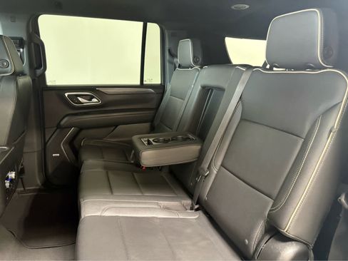 Used 2024 GMC Yukon XL SLT AWD/4WD image 15