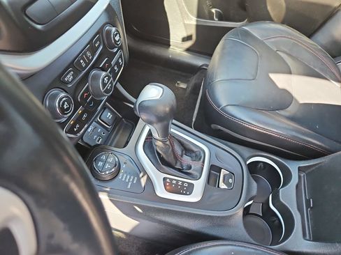 Used 2015 Jeep Cherokee Trailhawk w/ Comfort/Convenience Group AWD/4WD image 24
