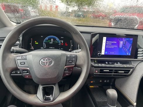 Used 2025 Toyota Camry LE w/ Convenience Package AWD/4WD image 27