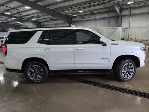 Used 2024 Chevrolet Tahoe Z71 w/ Luxury Package AWD/4WD image 2